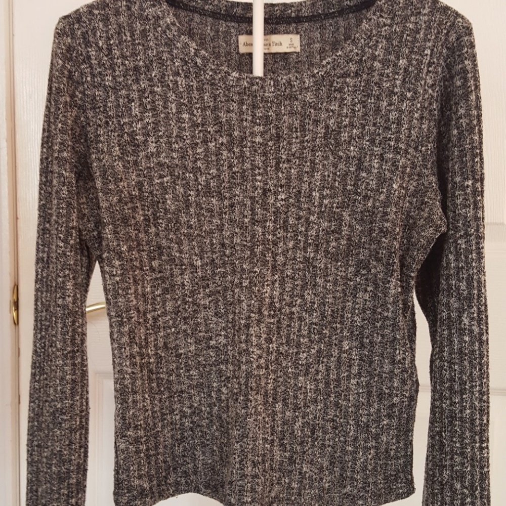 Woman's long sleeve sweater